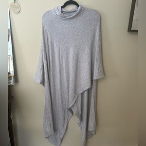 Ann Taylor Poncho / Shall